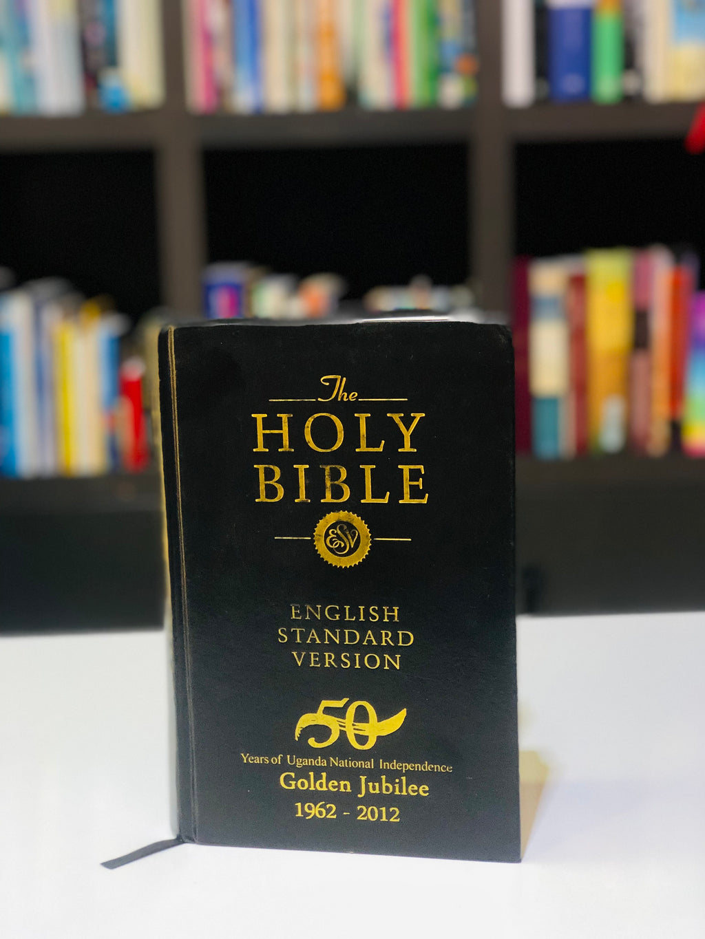 The Holy Bible: ESV(black)