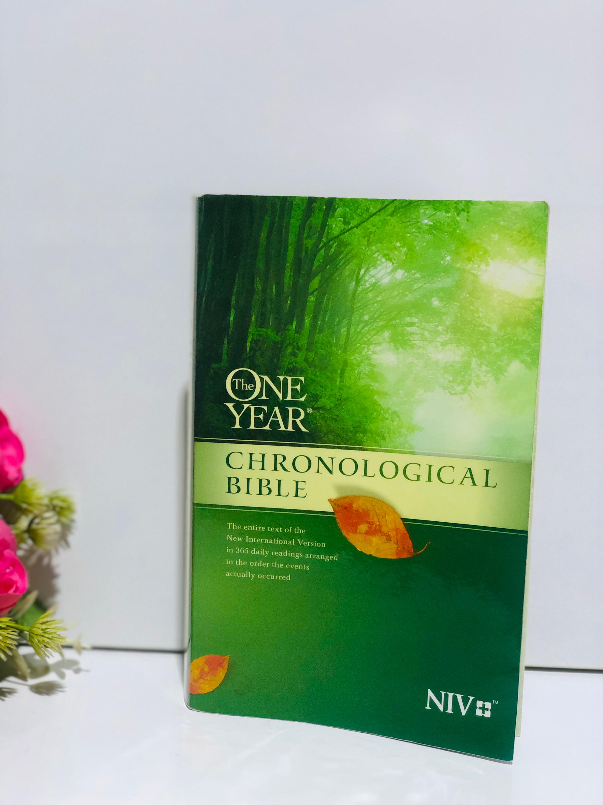 One Year Chronological Bible: NIV